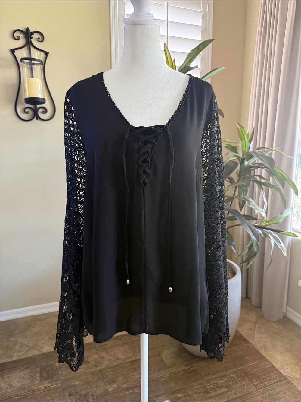 Venus Women's Black Lace-Sleeve V-Neck Tie-Front Blouse